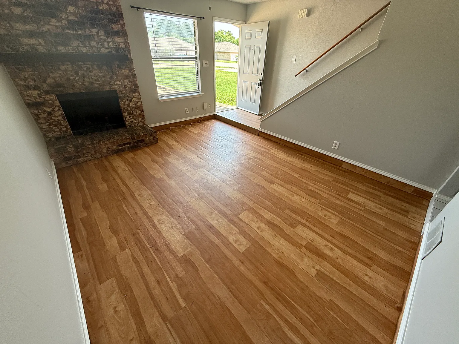 728 Bluebonnet Dr — Photo 3
