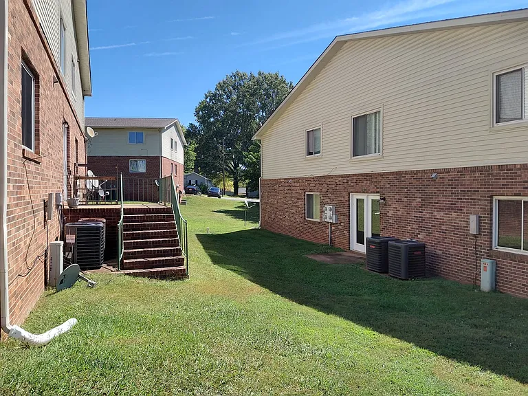 Maple Ridge Apartments — Photo 7