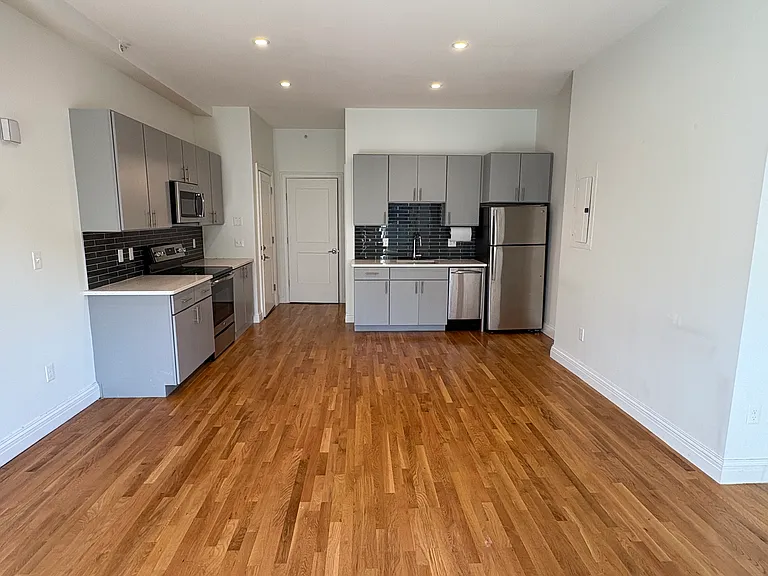 166 Newbury St #2F — Photo 3