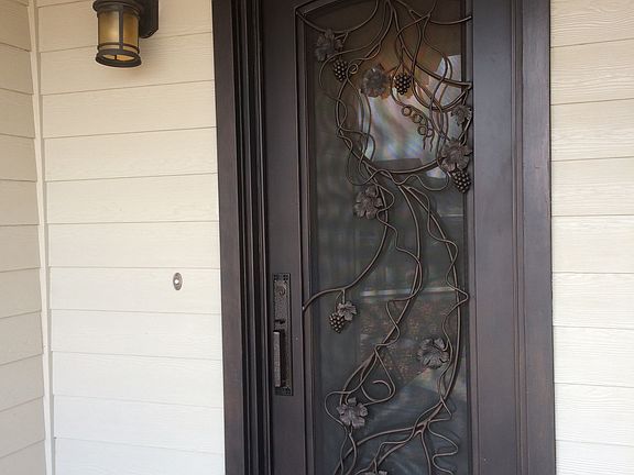 5th image of 815 N View Dr