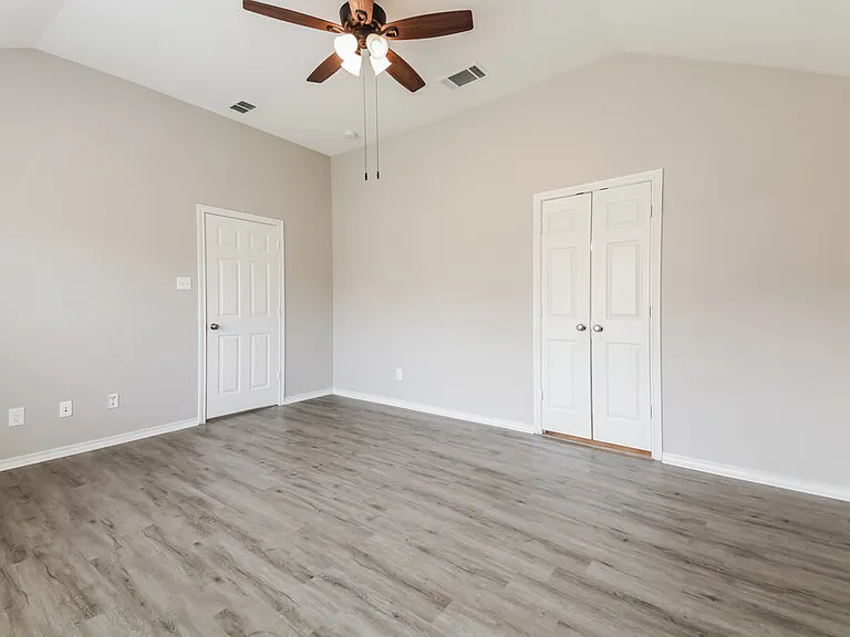 1008 Halifax Ln — Photo 10