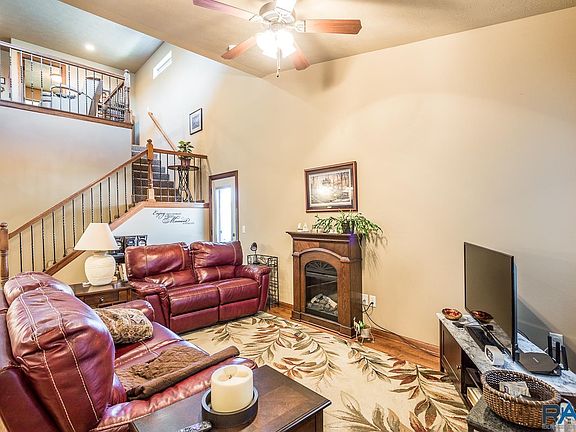 3rd image of 4407 W Shipton St
