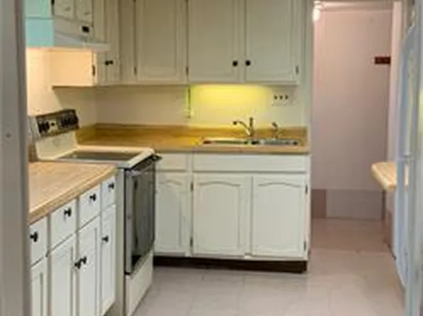 2912 Florence Ave, Waukegan, IL 60085