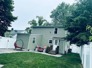 6 Barber Ave, Warwick, RI 02886