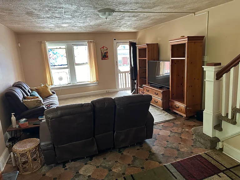 135 S 8th Ave — Photo 10