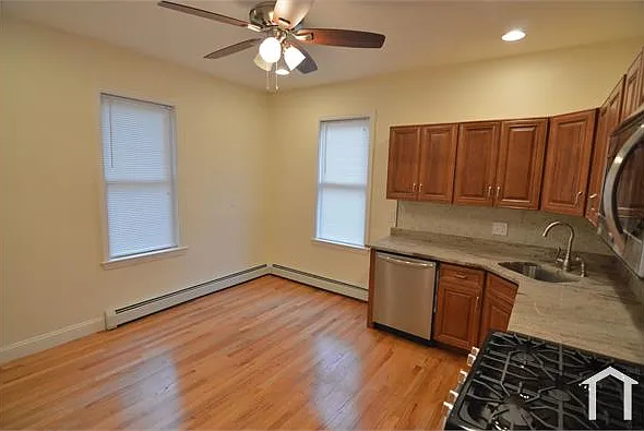 4 bed, 1600 sqft, $3,450 — Photo 2