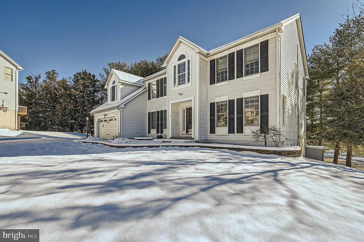 Building Photo - 8 Sapphire Hill Ct