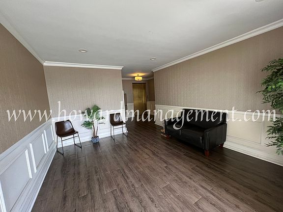 3rd image of 11666 Mayfield Ave APT 105