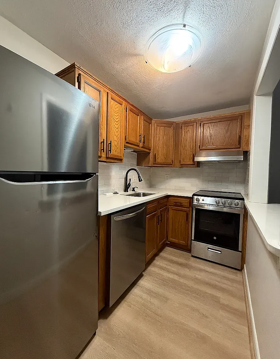 616 Boston Post Rd E — Photo 3