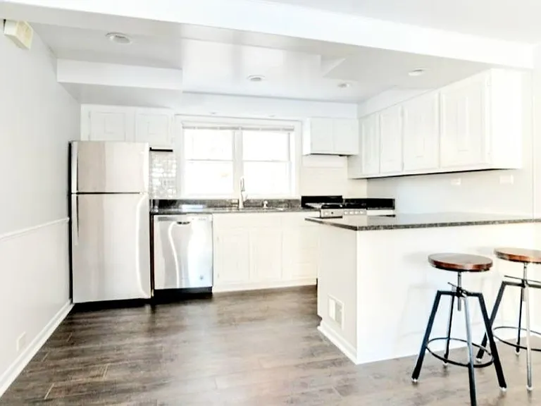 573 Ryan Pl — Photo 3
