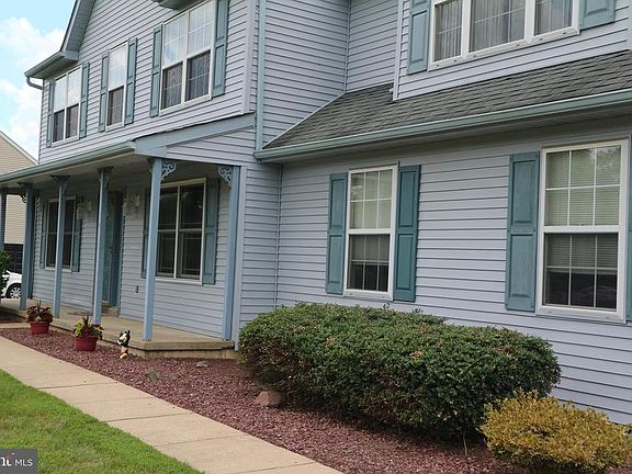 3rd image of 233 Sheats Ln