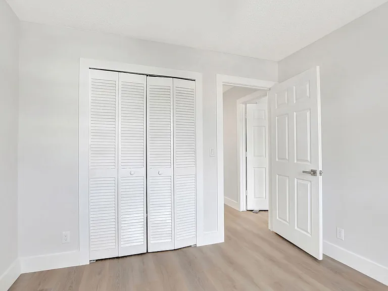 21391 Millbrook Ct — Photo 34
