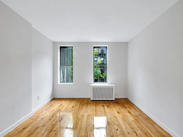426 W 49th St #2B — Photo 4