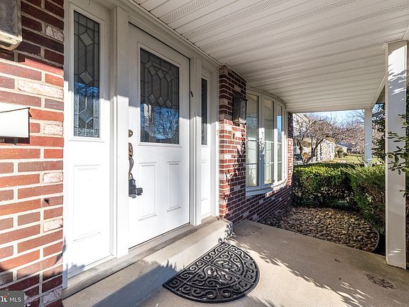 4th image of 3225 Burn Brae Dr