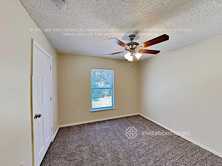 233 Pleasant Gardens Dr — Photo 15