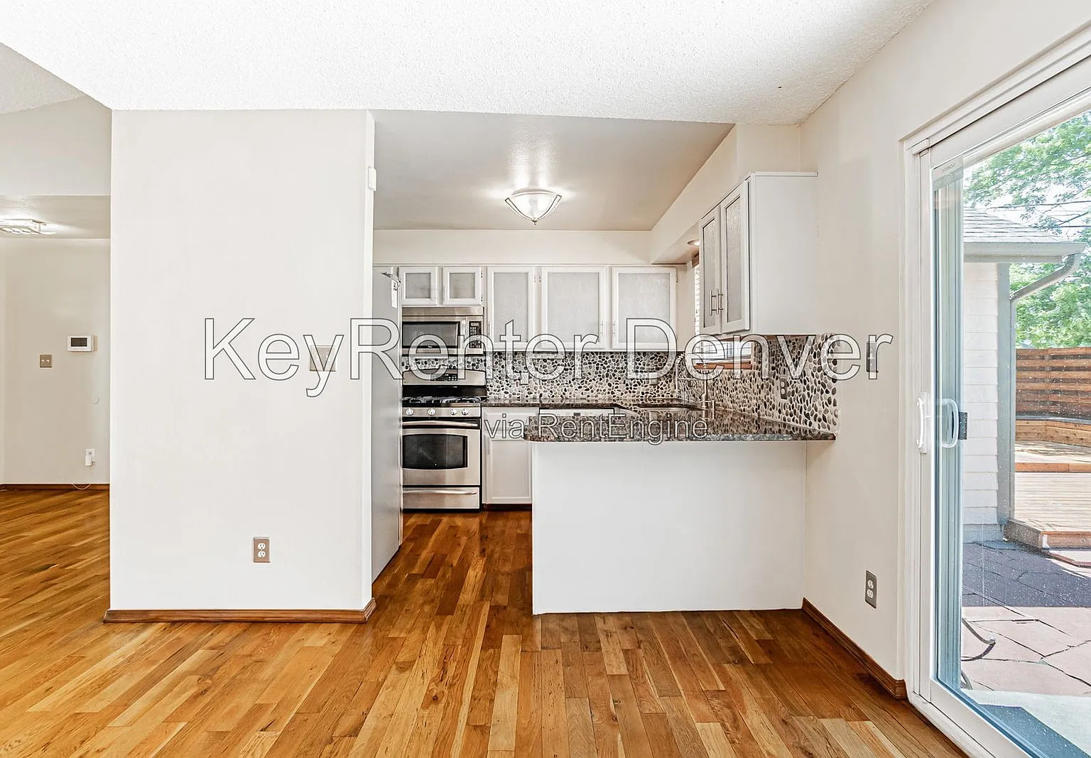 3 bed, 2.0 bath, 2164 sqft, $2,850 — Photo 4