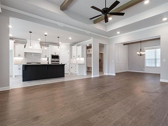 4th image of 1321 Paragon Dr