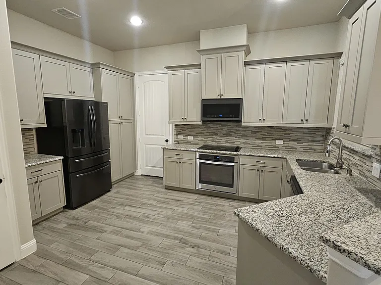 856 Rohan Dr — Photo 5