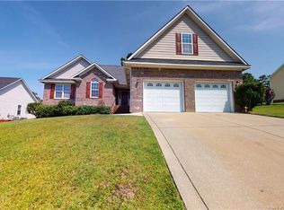 6042 Green Way Dr, Fayetteville, NC 28314