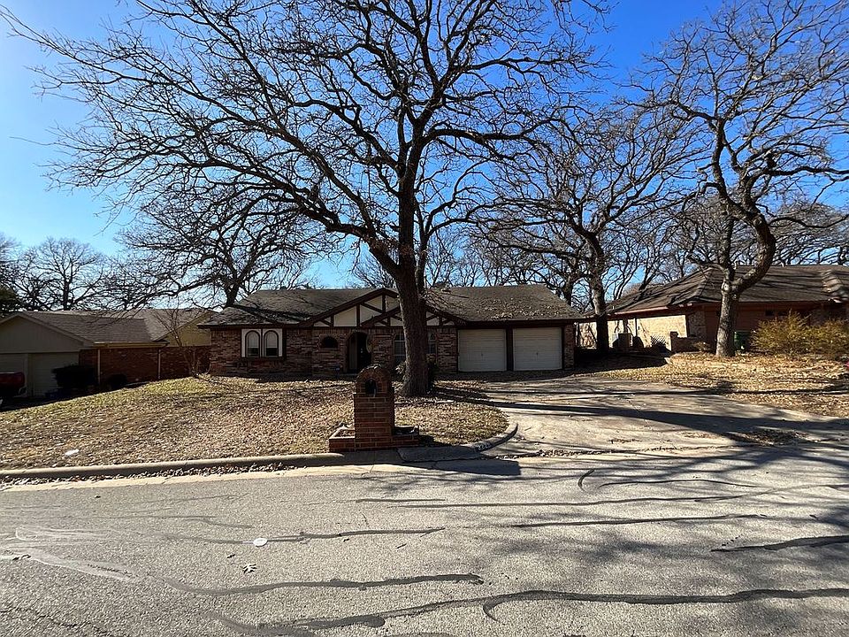 1st image of 2229 Cambridge Dr
