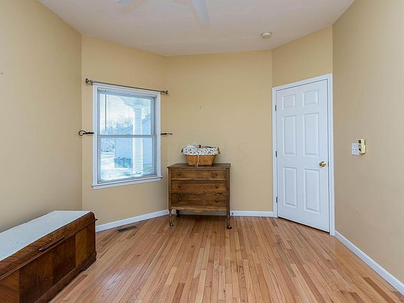 5th image of 181 Oakwood Ln
