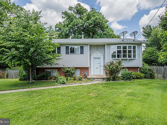 3rd image of 13416 Oriental Ct