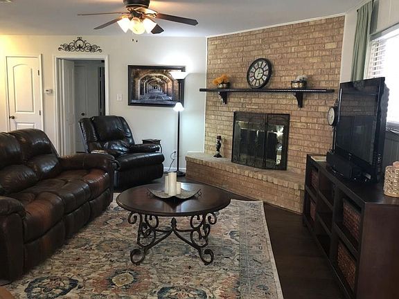 4th image of 1808 Lexington Pl