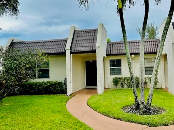 198 Lake Susan Lane, West Palm Beach, FL 33411