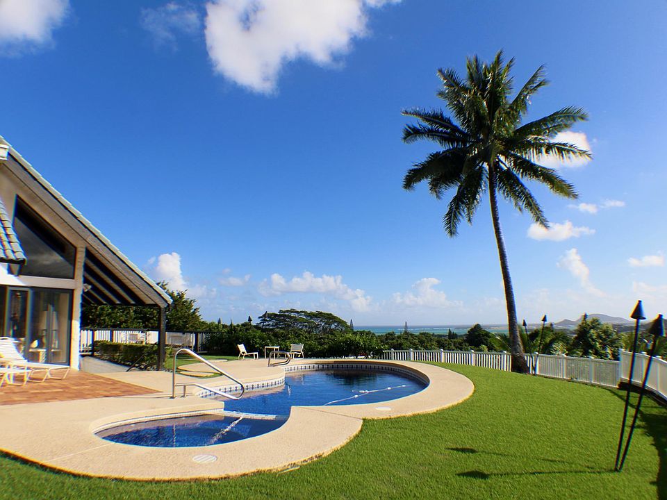 Tranquil pool and spa overlooking a panoramic ocean view