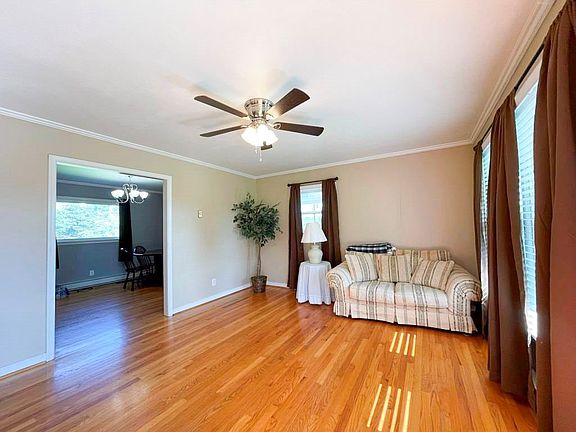 3rd image of 116 Windy Way Ln