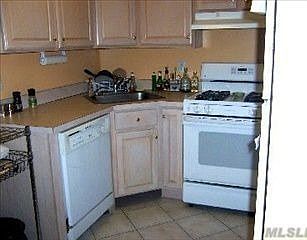 3rd image of 55 Monroe Blvd APT 2P