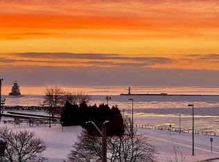 426 N Lake St, Manitowoc, WI 54220