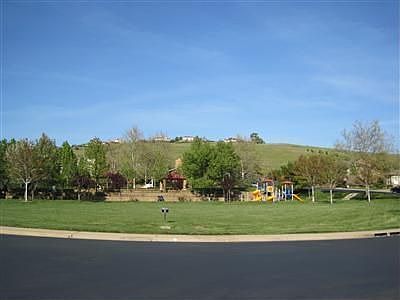 3rd image of 3311 Stonehurst Dr