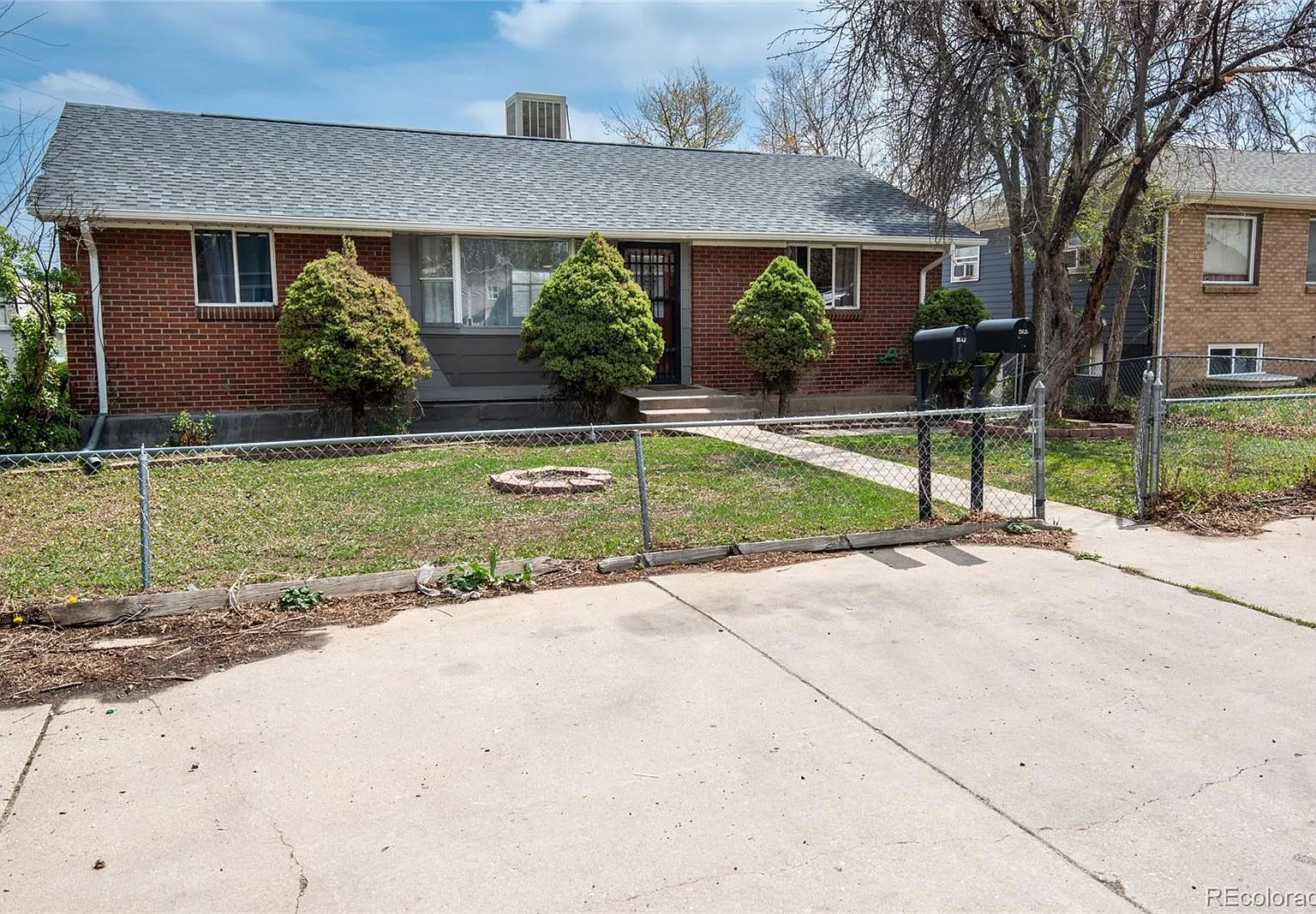 Charming 3-Bed Duplex in Lakewood — Photo 3