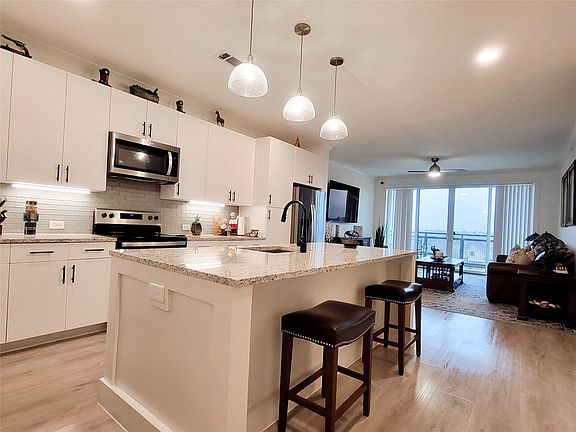 5th image of 3517 Windhaven Pkwy #1307
