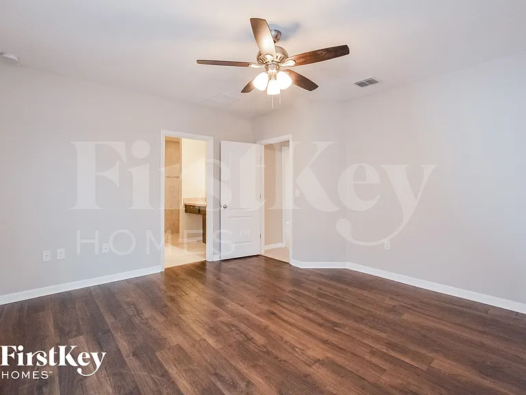 3920 Scotland St — Photo 7