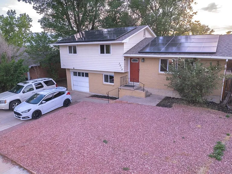 3614 Leeds Ln — Photo 2