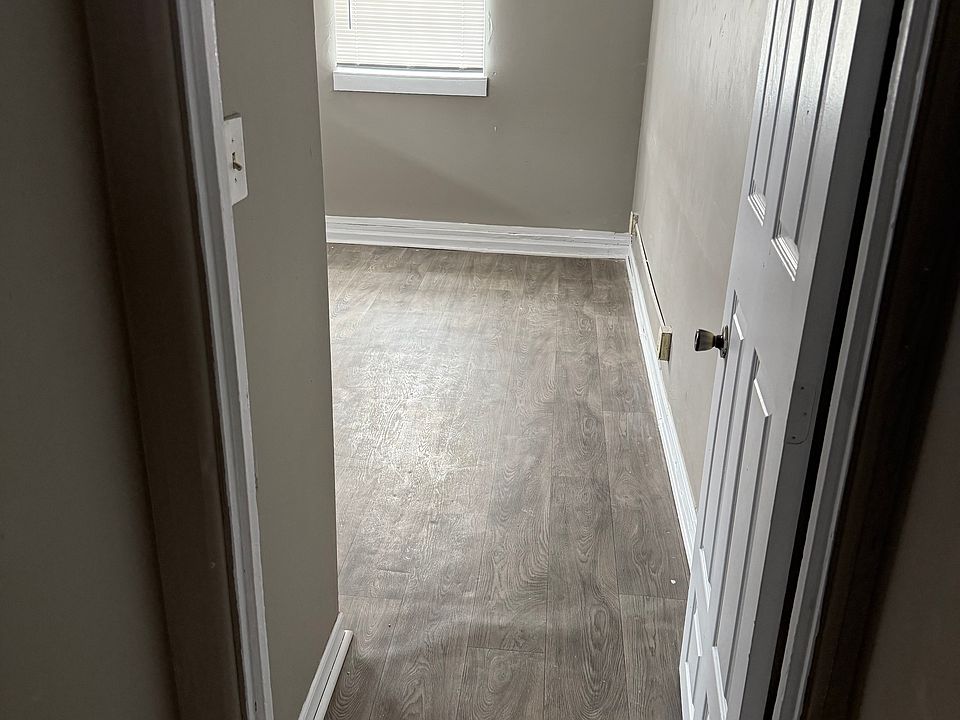 1st image of 133 W Ridge Rd #105