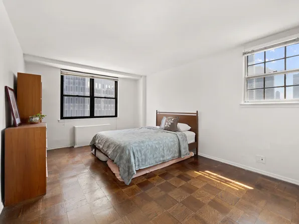 225 East 36th Street image 3 of 5