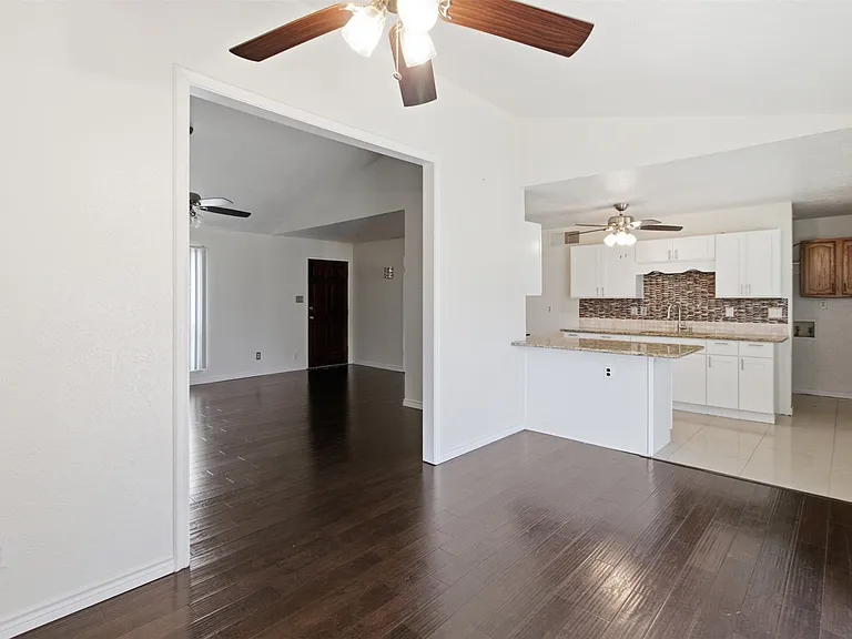 3709 Yaupon Dr — Photo 6