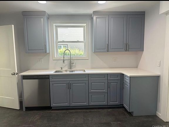 2nd image of 81 Carroll St Floor 1