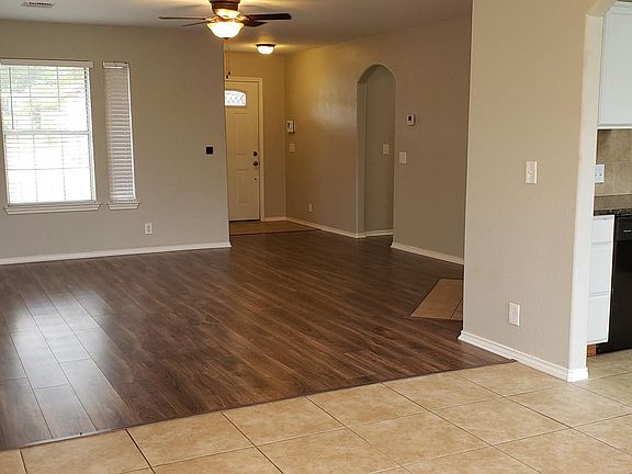 5th image of 15238 Kamary Ln