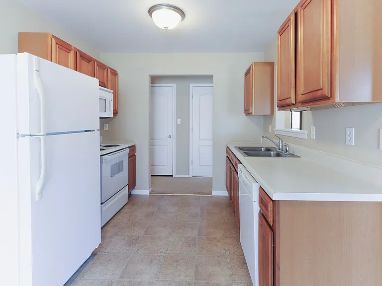 613 Bear Valley Ct — Photo 4