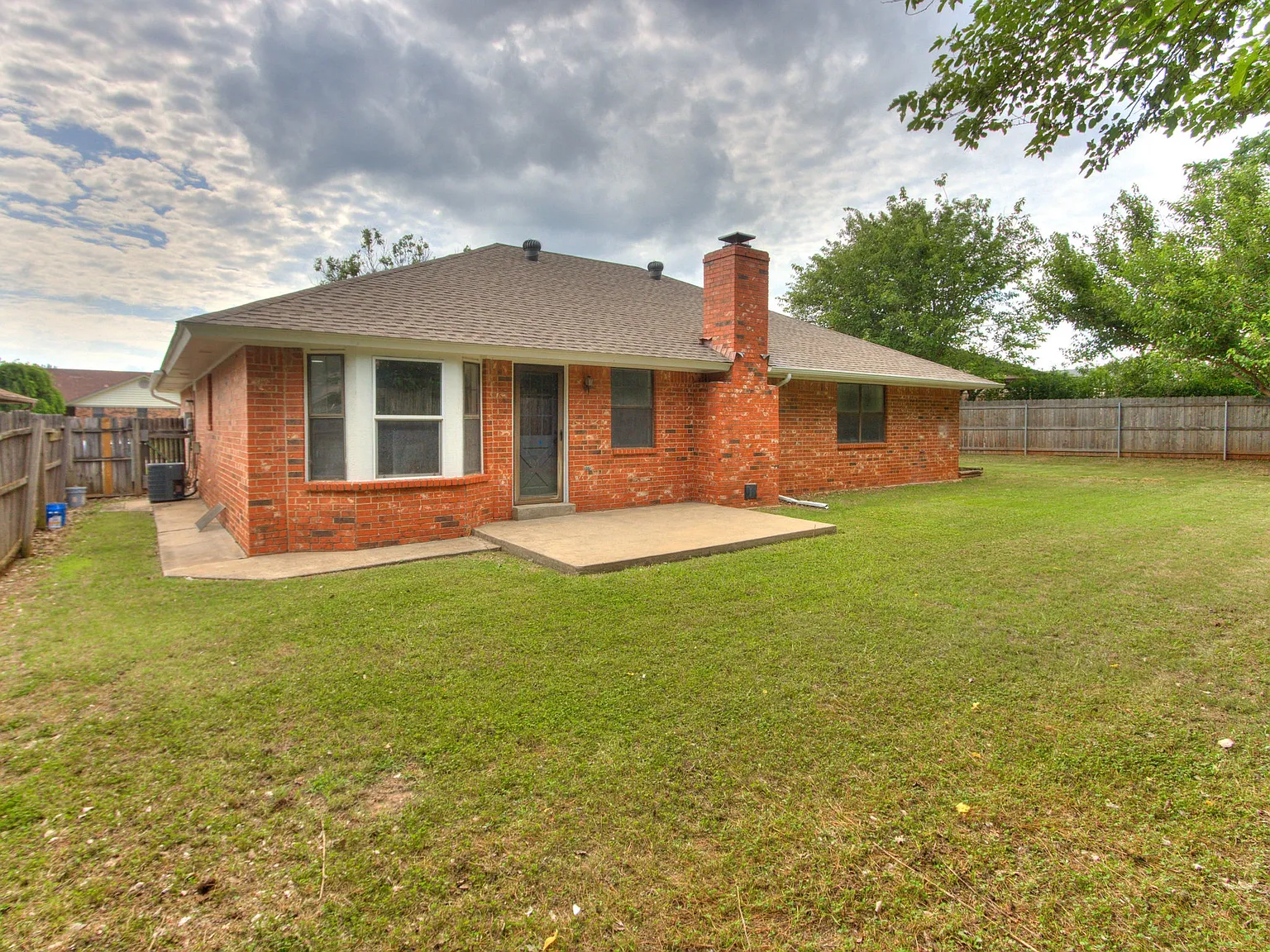 3 bed, 1726 sqft, $2,100 — Photo 2