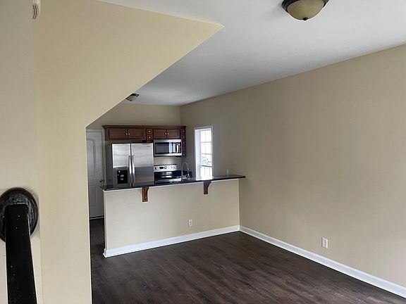 3rd image of 108 Charles St