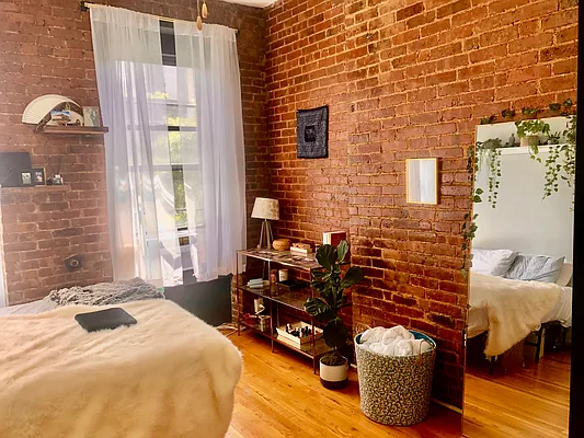 Rented by R New York | media 53