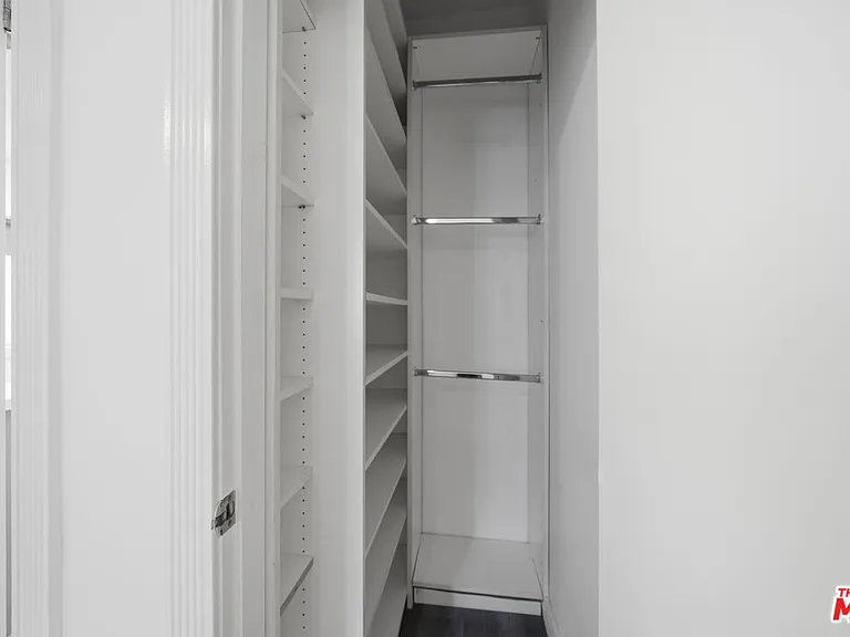 5760 Melrose Ave — Photo 10