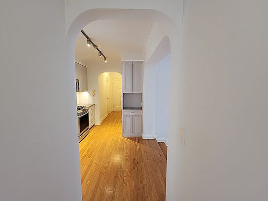 1st image of 420 Central Park W APT 6E