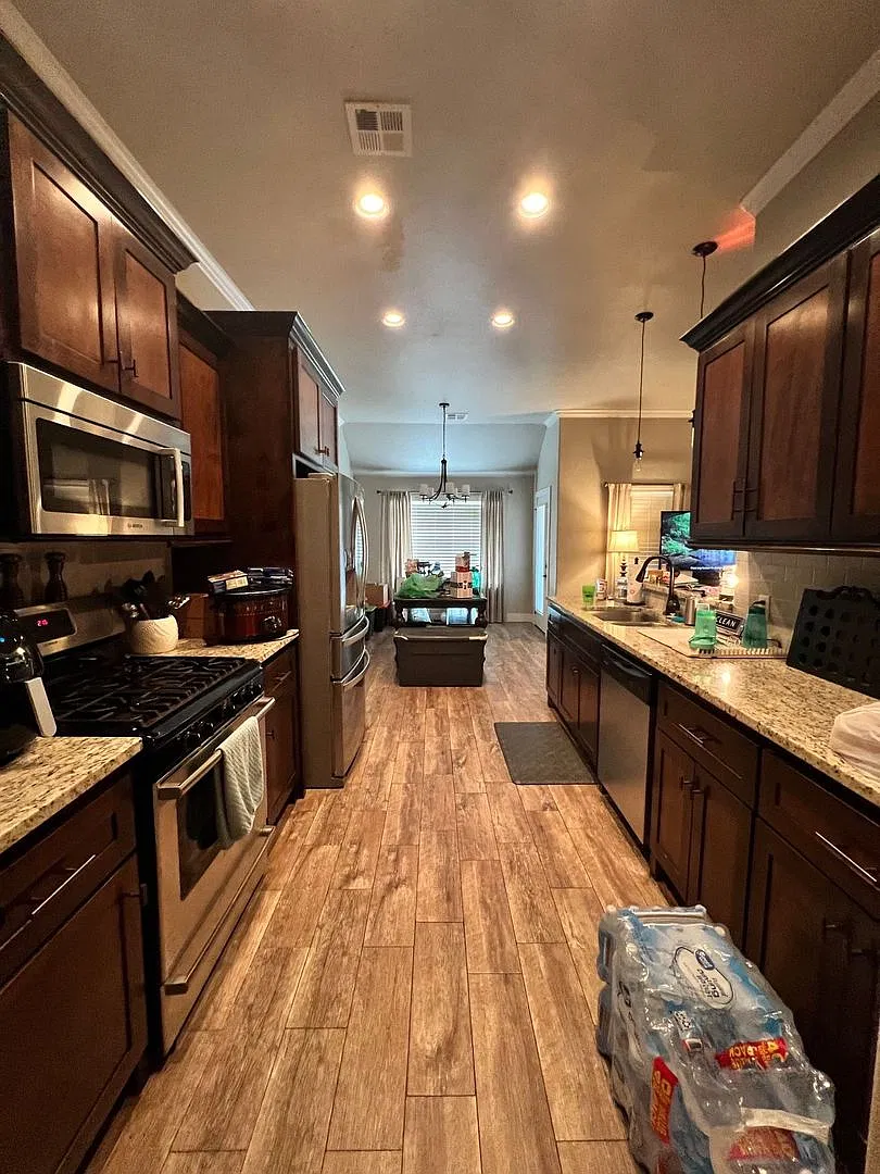 Beautiful Home in Mustang School District — Photo 4