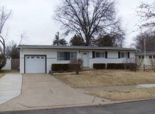 1445 Swan Dr, Florissant, MO